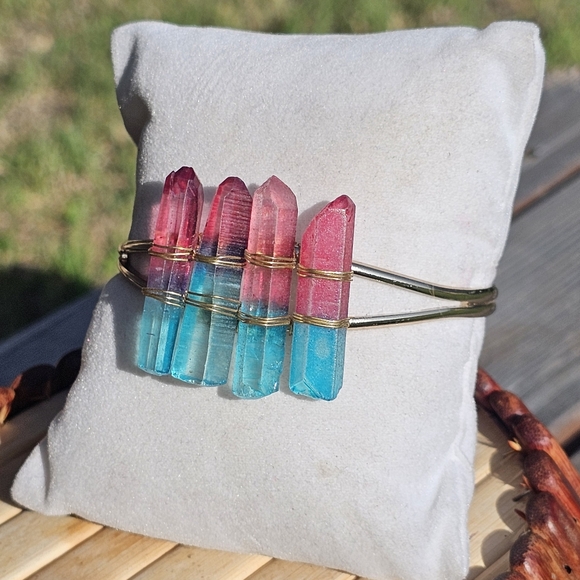 Crystal geode colorblock cuff bracelet - Picture 5 of 9